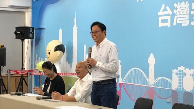 国民党总统参选人韩国瑜公布行政院前院长担任副总统搭档。(韩国瑜竞选阵营提供)