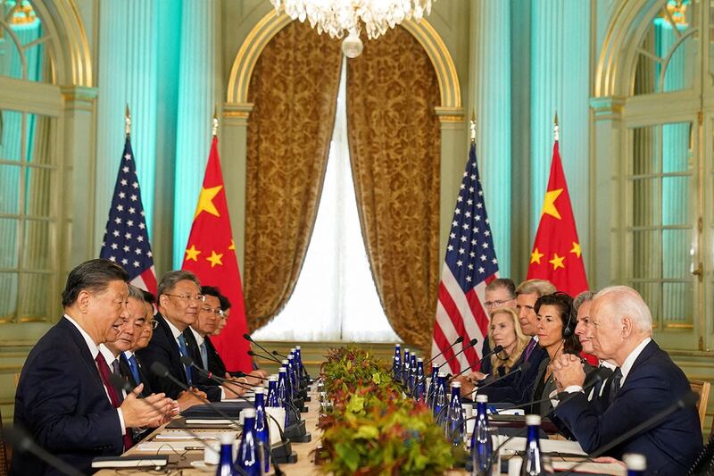 2023年11月15日,美国加利福尼亚旧金山举行的亚太经济合作组织 (APEC) 峰会期间,美国总统拜登和中国国家主席习近平举行双边会谈。(路透社)