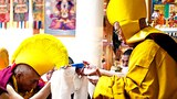 ༸གོང་ས་མཆོག་ལ་བརྟན་བཞུགས་བསྟར་འབུལ།