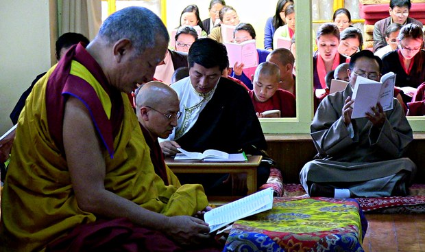 བོད་མིའི་སྒྲིག་འཛུགས་ངོས་ནས་མཆོད་འབུལ་སྨོན་ལམ། བོད་མིའི་སྒྲིག་འཛུགས་ངོས་ནས་མཆོད་འབུལ་སྨོན་ལམ།