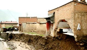 ཆུ་ལོག་རྐྱེན་གྱིས་བོད་མི་ཞིག་གི་ཚེ་སྲོག་ཤོར་བ། ཆུ་ལོག་རྐྱེན་གྱིས་བོད་མི་ཞིག་གི་ཚེ་སྲོག་ཤོར་བ།