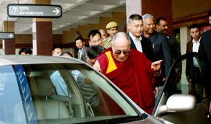 བཞུགས་སྒར་དུ་༸གོང་ས་མཆོག་ལ་ཕེབས་བསུ་གཟབ་རྒྱས། བཞུགས་སྒར་དུ་༸གོང་ས་མཆོག་ལ་ཕེབས་བསུ་གཟབ་རྒྱས།