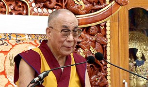 ༸གོང་ས་མཆོག་རྒྱ་གར་ལྷོ་ཕྱོགས་སུ་ཆིབས་བསྒྱུར། ༸གོང་ས་མཆོག་རྒྱ་གར་ལྷོ་ཕྱོགས་སུ་ཆིབས་བསྒྱུར།