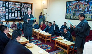 ངག་དབང་ཆོས་གྲགས་ལགས་ཀྱིས་ལས་འཁུལ་དམ་འབུལ་ཞུས་པ། ངག་དབང་ཆོས་གྲགས་ལགས་ཀྱིས་ལས་འཁུལ་དམ་འབུལ་ཞུས་པ།