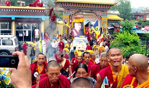 དཔལ་རྒྱལ་བ་ཀརྨ་པ་མཆོག་གི་འཁྲུངས་སྐར། དཔལ་རྒྱལ་བ་ཀརྨ་པ་མཆོག་གི་འཁྲུངས་སྐར།