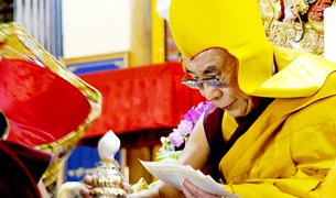 ༸གོང་ས་མཆོག་ལ་བརྟན་བཞུགས་བསྟར་འབུས་ཞུས་པ། ༸གོང་ས་མཆོག་ལ་བརྟན་བཞུགས་བསྟར་འབུས་ཞུས་པ།