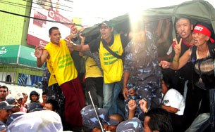 བལ་ཡུལ་དུ་བོད་མི་བརྒྱ་ལྷག་འཛིན་བཟུང་བྱས་ཡོད་པ། བལ་ཡུལ་དུ་བོད་མི་བརྒྱ་ལྷག་འཛིན་བཟུང་བྱས་ཡོད་པ།