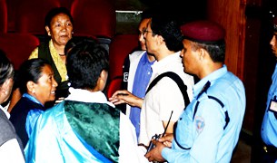 བལ་ཡུལ་ཉེན་རྟོག་པས་ལྷ་མོ་ཚོཊ་པའི་དུས་དྲན་བཀག་འགོག། བལ་ཡུལ་ཉེན་རྟོག་པས་ལྷ་མོ་ཚོཊ་པའི་དུས་དྲན་བཀག་འགོག།