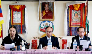 རྒྱ་ནག་ངལ་རྩོལ་ཚོཊ་པས་དབུ་མའི་ལམ་ལ་རྒྱབ་སྐྱོར། རྒྱ་ནག་ངལ་རྩོལ་ཚོཊ་པས་དབུ་མའི་ལམ་ལ་རྒྱབ་སྐྱོར།
