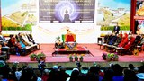 བཞུགས་སྒར་དུ་ཚན་རིག་དང་ནང་པའི་མཁས་དབང་བར་བགྲོ་གླེང༌།