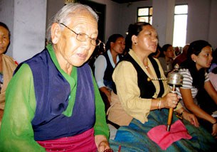 བལ་ཡུལ་དུ་བོད་མི་ཚོས་ཟས་བཅད་སྨྱུང་གནས་གནང་བ། བལ་ཡུལ་དུ་བོད་མི་ཚོས་ཟས་བཅད་སྨྱུང་གནས་གནང་བ།