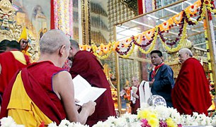 རྒྱ་གར་ལྷོ་ཕྱོགས་སུ་༸གོང་ས་མཆོག་ལ་བརྟན་བཞུགས་བསྟར་འབུལ། རྒྱ་གར་ལྷོ་ཕྱོགས་སུ་༸གོང་ས་མཆོག་ལ་བརྟན་བཞུགས་བསྟར་འབུལ།