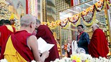 རྒྱ་གར་ལྷོ་ཕྱོགས་སུ་༸གོང་ས་མཆོག་ལ་བརྟན་བཞུགས་བསྟར་འབུལ།