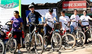 བཞུགས་སྒར་དུ་ལྕགས་རྟ་སྐོར་བསྐྱོད་ཀྱི་ལས་འགུལ། བཞུགས་སྒར་དུ་ལྕགས་རྟ་སྐོར་བསྐྱོད་ཀྱི་ལས་འགུལ།