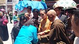 པཎ་ཆེན་སྐུ་ཕྲེང་བཅུ་པ་མཆོག་གི་གསང་ཡུམ་དང་སྲས་མོ་རྣམ་གཉིས་ལྷ་ས་མཆོད་མཇལ་དུ་ཕེབས་པ།