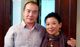 འོད་ཟེར་ལགས་ལ་བྱ་དགའ་དངོས་སུ་ཕུལ་བ། འོད་ཟེར་ལགས་ལ་བྱ་དགའ་དངོས་སུ་ཕུལ་བ།