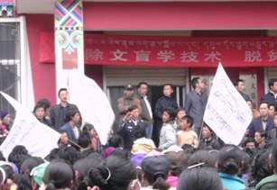 བོད་ནང་རྒྱ་ནག་གཞུང་གིས་དྲིན་བཟོའི་སློབ་གསོ། བོད་ནང་རྒྱ་ནག་གཞུང་གིས་དྲིན་བཟོའི་སློབ་གསོ།