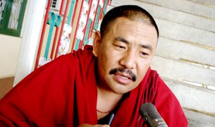 མགོ་བོ་བཏུད་དེ་མྱ་ངན་ཞུ། མགོ་བོ་བཏུད་དེ་མྱ་ངན་ཞུ།