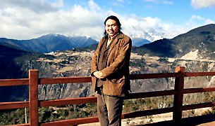 ཀརྨ་བསམ་གྲུབ་ལ་ལོ་བཅོ་ལྔའི་བཙོན་འཇུག་ཁྲིམས་ཐག་བཅད་པ། ཀརྨ་བསམ་གྲུབ་ལ་ལོ་བཅོ་ལྔའི་བཙོན་འཇུག་ཁྲིམས་ཐག་བཅད་པ།