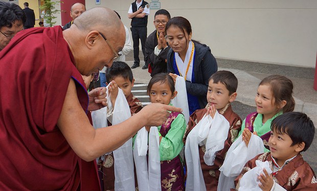 ༸གོང་ས་མཆོག་ནས་པོཊ་ལེནྜ་རུ་བོད་མི་ཚོར་བཀའ་སློབ།