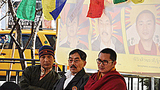ནིའུ་ཡོརྐ་ཏུ་བོད་མི་གསུམ་ནས་ཟས་བཅད་ངོ་རྒོལ།