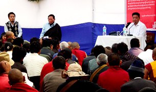 དབུ་མའི་ལམ་མི་མང་ལས་འགུལ་ཁང་གི་ཚོགས་ཆེན། དབུ་མའི་ལམ་མི་མང་ལས་འགུལ་ཁང་གི་ཚོགས་ཆེན།