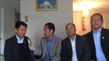 ཚོང་ལས་སྡེ་ཚོགས་ཀྱི་འཐུས་མིར་བཅར་འདྲི་ཞུ་བཞིན་པ།