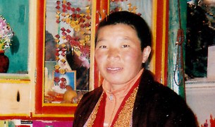 བོད་ནང་ཇོ་མོ་ཞིག་གིས་རང་ལུས་མེར་བསྲེག། བོད་ནང་ཇོ་མོ་ཞིག་གིས་རང་ལུས་མེར་བསྲེག།