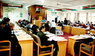 ༸གོང་ས་མཆོག་བགྲེས་ཡོལ་དུ་ཕེབས་རྒྱུའི་ཐད་བགྲོ་གླེང༌། ༸གོང་ས་མཆོག་བགྲེས་ཡོལ་དུ་ཕེབས་རྒྱུའི་ཐད་བགྲོ་གླེང༌།