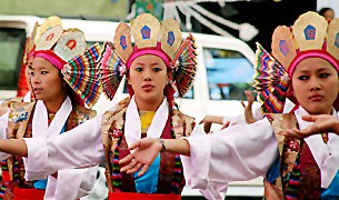 བོད་གཞུང་ཟློས་གར་དབུ་བརྙེས་ནས་ལོ་ངོ་༥༠འཁོར་བ། བོད་གཞུང་ཟློས་གར་དབུ་བརྙེས་ནས་ལོ་ངོ་༥༠འཁོར་བ།