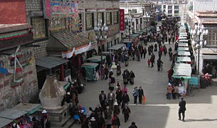  ལྷ་སའི་ཁུལ་དུ་སླར་ཡང་དམ་བསྒྲགས་བྱེད་བཞིན་པ།