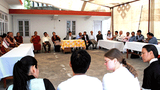 བཞུཊ་སྒར་དུ་འཛམ་གླིང་གློ་ནད་ཉིན་མོ་སྲུང་བརྩི་ཞུས་པ།