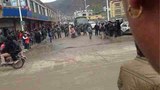 འབྲི་རུ་རྫོང་ཁོངས་སུ་རྒྱ་ནག་གི་དར་དམར་བསྒྲེངས་འཛུགས་དགོས་པའི་བཙན་བཀའ་བཏང་བར་མི་མང་གིས་ངོས་ལེན་མ་བྱས་བར་བརྟེན་དྲག་གནོན་བྱེད་བཞིན་པ།