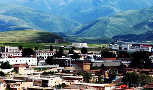 ཆབ་སྲིད་བཙོན་ཟུར་དགོན་པ་ནས་ཕྱིར་ཕུད་བྱེད་པ། ཆབ་སྲིད་བཙོན་ཟུར་དགོན་པ་ནས་ཕྱིར་ཕུད་བྱེད་པ།