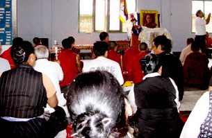 ཧི་མ་ལཡ་མི་རིཌ་ཚོས་ཟས་བཅད་སྨྱུང་གནས་ལ་རྒྱབ་སྐྱོར།