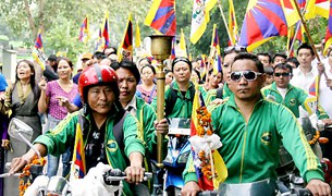 གཞོན་ནུ་ལྷན་ཚོགས་ནས་སྦག་སྦག་སྐོར་བསྐྱོད་ཀྱི་ལས་འགུལ། གཞོན་ནུ་ལྷན་ཚོགས་ནས་སྦག་སྦག་སྐོར་བསྐྱོད་ཀྱི་ལས་འགུལ།
