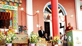 ༸གོང་ས་མཆོག་གིས་རྡོ་རྫོང་དགོན་པ་དབུ་འབྱེད།
