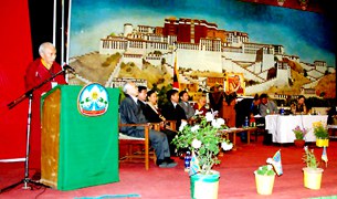 བཀའ་ཁྲི་མཆོག་ནས་བཅའ་ཁྲིམས་བསྐྱར་བཅོས་ཐད་གསལ་བཤད།