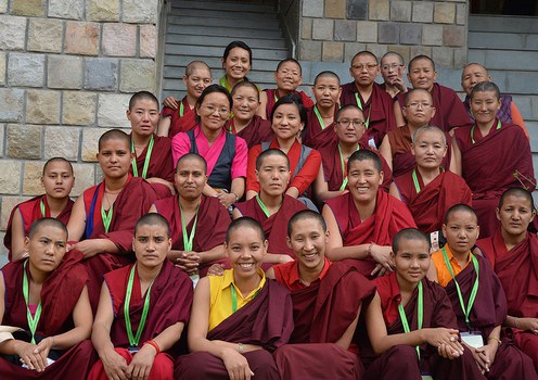 དབུས་བོད་ཀྱི་བུད་མེད་ལྷན་ཚོགས་ཀྱི་གོ་སྒྲིག་འོག་བཙུན་མའི་ནུས་སྟོབས་གོང་འཕེལ་གྱི་ཟབ་སྦྱོང་ཞིག་གནང་ཡོད་པ།