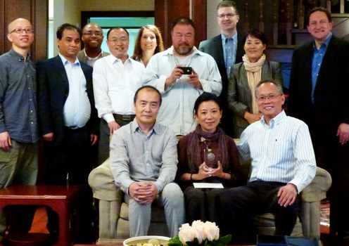 རྒྱ་ནག་གི་རྒྱལ་ས་པེ་ཅིང་དུ་ཡོད་པའི་ཨ་རིའི་གཞུང་ཚབ་ལས་ཁངས་ནས་འོད་ཟེར་ལགས་སུ་རྒྱལ་སྤྱིའི་བུད་མེད་སྙིང་སྟོབས་ཅན་གྱི་བྱ་དགའ་དངོས་སུ་ཕུལ་ཡོད་པ།