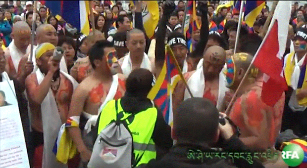 གོམ་བགྲོད་མཇུག་བསྒྲིལ་དང་བསྟུན་རྔམ་སྟོན་སྐད་འབོད་ཀྱི་ལས་འགུལ་སྤེལ་བཞིན་པ།