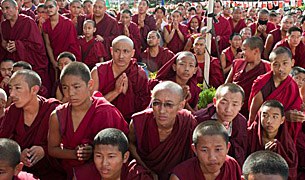 ༸གོང་ས་མཆོག་གི་གསུང་ཆོས་སྐབས་སྤྱི་ཚོགས་ཞབས་ཞུའི་ལས་དོན། ༸གོང་ས་མཆོག་གི་གསུང་ཆོས་སྐབས་སྤྱི་ཚོགས་ཞབས་ཞུའི་ལས་དོན།