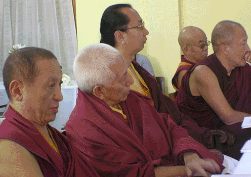 གནས་མཆོག་རྡོ་རྗེ་གདན་དུ་རིས་མེད་བླ་སྤྲུལ་དང་ལོ་ཙ་བས་བཀའ་འགྱུར་དང་བསྟན་འགྱུར་པོ་ཏི་ཡོངས་རྫོགས་ཨིན་ཡིག་ནང་ཕབ་སྒྱུར་གྱི་ལས་གཞིའི་ཐོག་བགྲོ་གླེང་ལྷན་ཚོགས་གནང་བའི་གནས་ཚུལ།