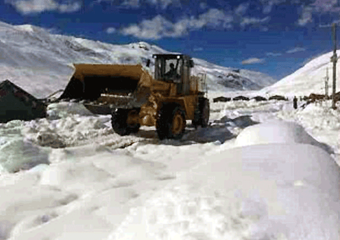 བོད་ཀྱི་ནུབ་རྒྱུད་སྟོད་དིང་ཁུལ་དུ་གངས་ཆེན་པོ་བབས་པའི་རྐྱེན་གྱིས་ཞིང་པའི་སྟོན་ཐོག་ལ་གནོད་སྐྱོན་ཚབས་ཆེ་ཕོག་འདུག