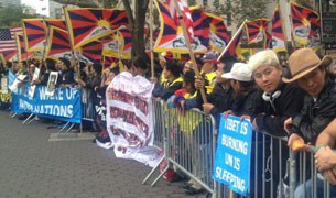 རྒྱལ་ཚོགས་མདུན་བོད་མིས་རྔམ་སྟོན་སྐད་འབོད། རྒྱལ་ཚོགས་མདུན་བོད་མིས་རྔམ་སྟོན་སྐད་འབོད།