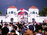 nepalese-at-palace-200.jpg nepalese-at-palace-200.jpg