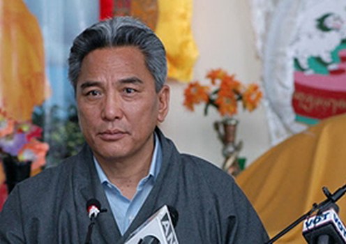 ༸གོང་ས་༸སྐྱབས་མགོན་ཆེན་པོ་མཆོག་གི་ཡོ་རོབ་དམིཊ་བསལ་སྐུ་ཚབ་སྐུ་ངོ་སྐལ་བཟང་རྒྱལ་མཚན་ལགས་ཀྱི་སྐུ་པར།