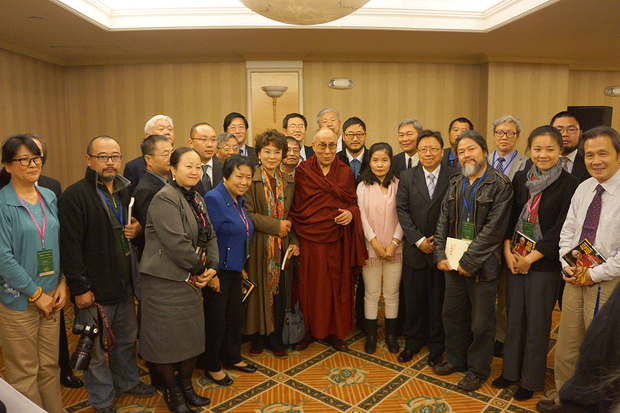 ༸གོང་ས་མཆོག་ནས་རྒྱ་རིགས་དང་མཇལ་མོལ་གནང་བ།