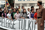 tibetanwomenprotest1.gif