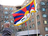 tibetan-flag-chinese-em-200.jpg tibetan-flag-chinese-em-200.jpg